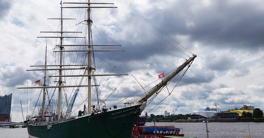 ADROME Caritativer Suchthilfeverein e.V. - NEUIGKEITEN - Ausflug mit dem Wohnheim „Sonnenweg“ nach Hamburg - Hafengegend, Hafen, Segelschiffe